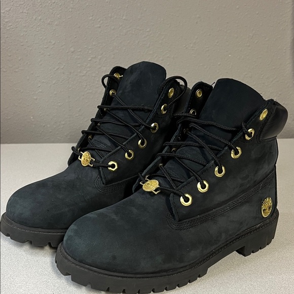 Timberland Black Nubuck Boots with Gold Details - Picture 5 of 6